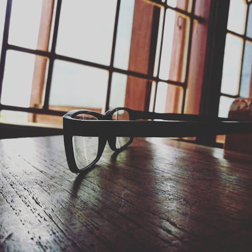 ahşap, camlar, gözlük içeren Ücretsiz stok fotoğraf
