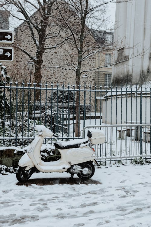 Gratis Immagine gratuita di bianco, ciclomotore, coperto di neve Foto a disposizione