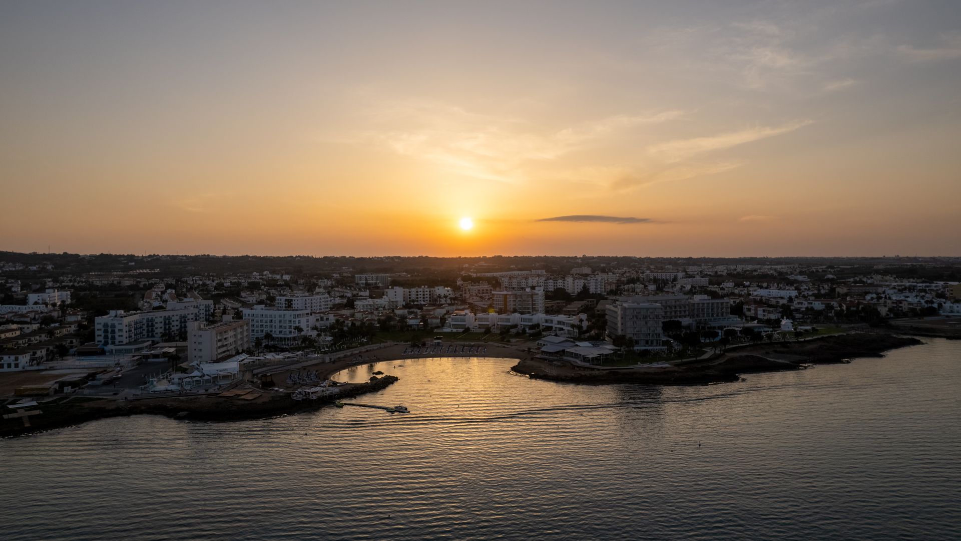Hybrid Inverter in Famagusta: What Local Companies Charge — illustrasjonsbilde
