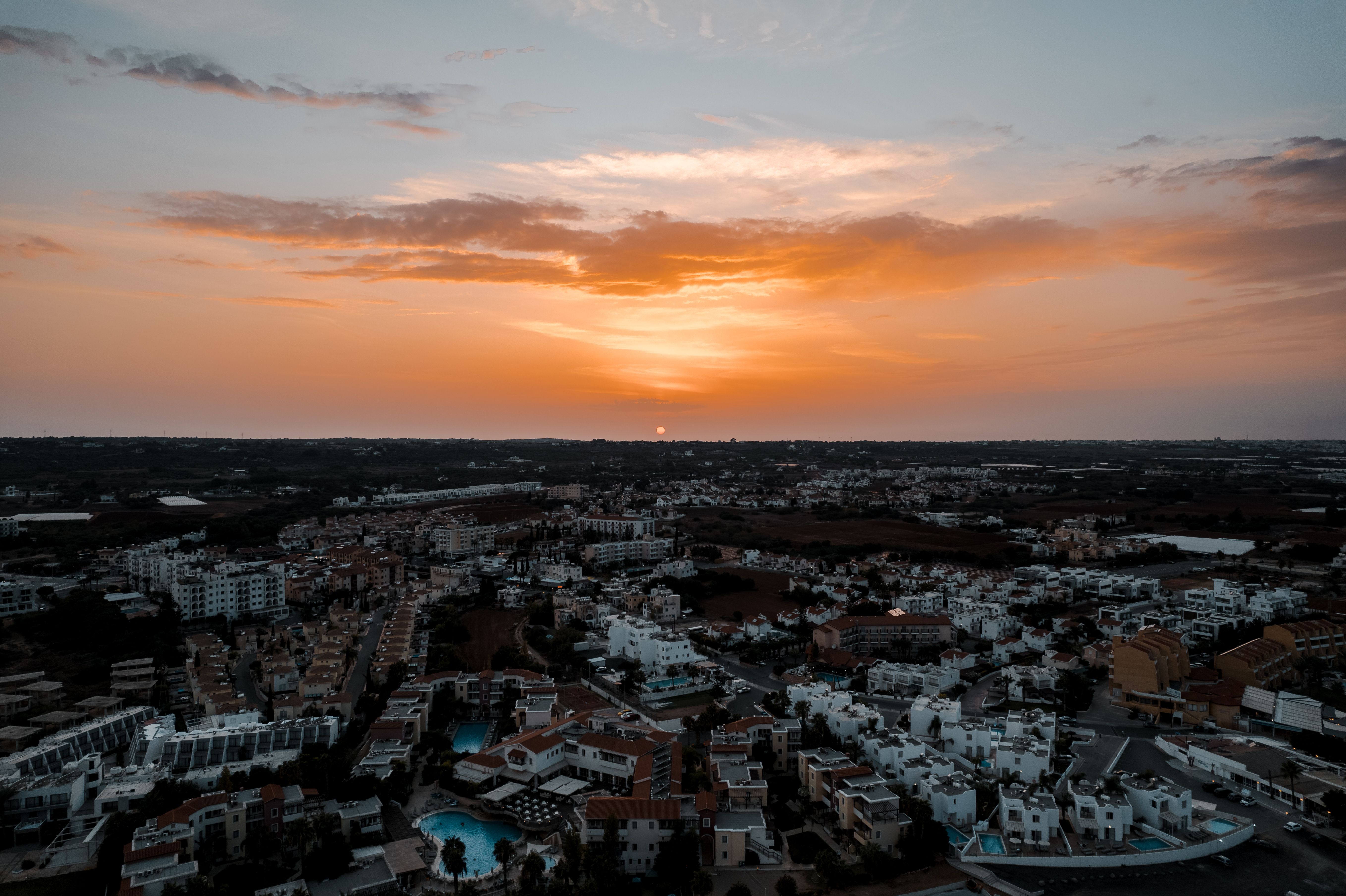 Solar Electrician in Famagusta: Costs and Local Companies — illustrasjonsbilde