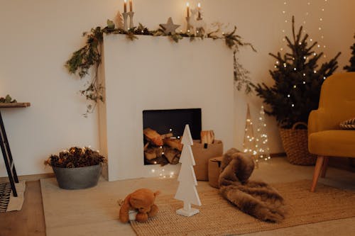 Foto profissional grátis de árvore de Natal, brinquedo de pelúcia, cadeira