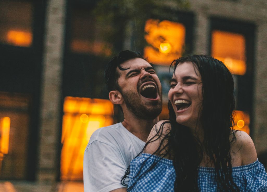 Online dating: starting a conversation on a niche platform