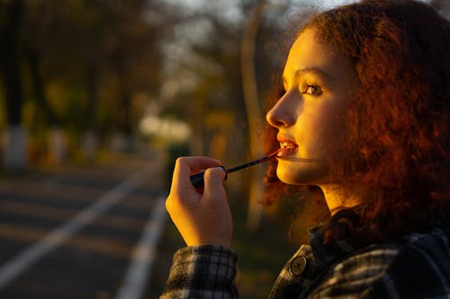 бесплатная Бесплатное стоковое фото с губная помада, девочка, макияж Стоковое фото