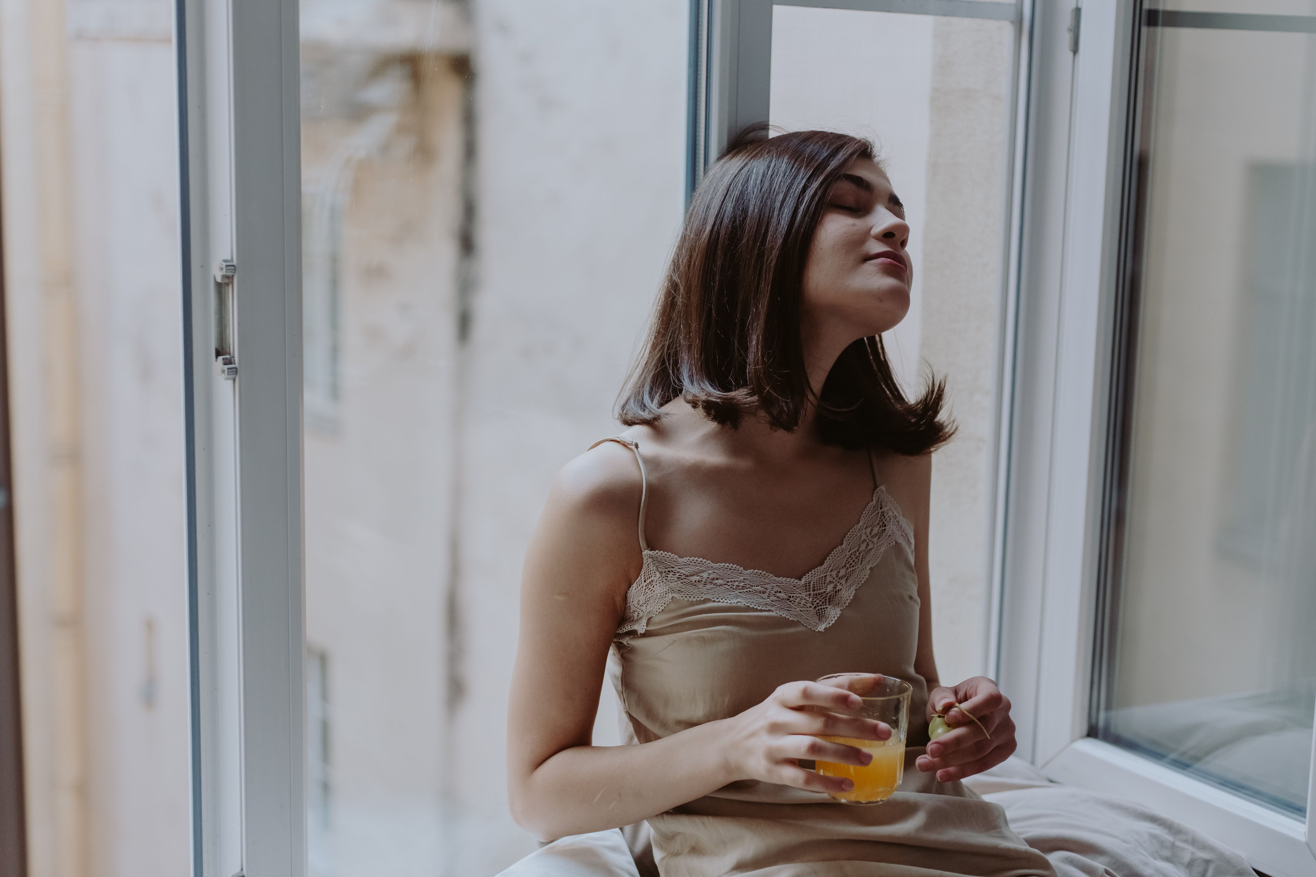 woman drinking green smoothie morning