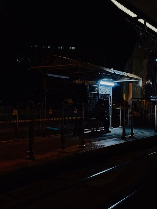 Free A quiet, illuminated bus stop at night in Eskişehir, Türkiye, capturing urban tranquility. Stock Photo