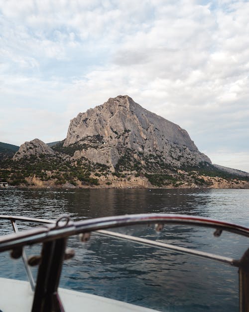 Immagine gratuita di mare, montagna rocciosa, natura