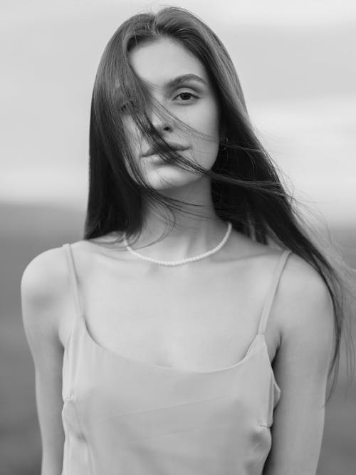 ネックレス, 女性, 白黒の無料の写真素材