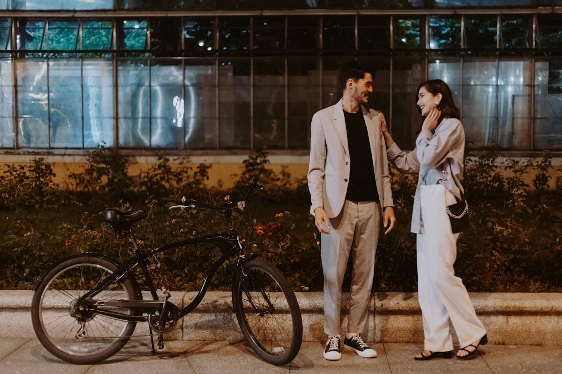 {{https://mixerdates.com/?ch=mixerblog}}romantic couple on the roadside