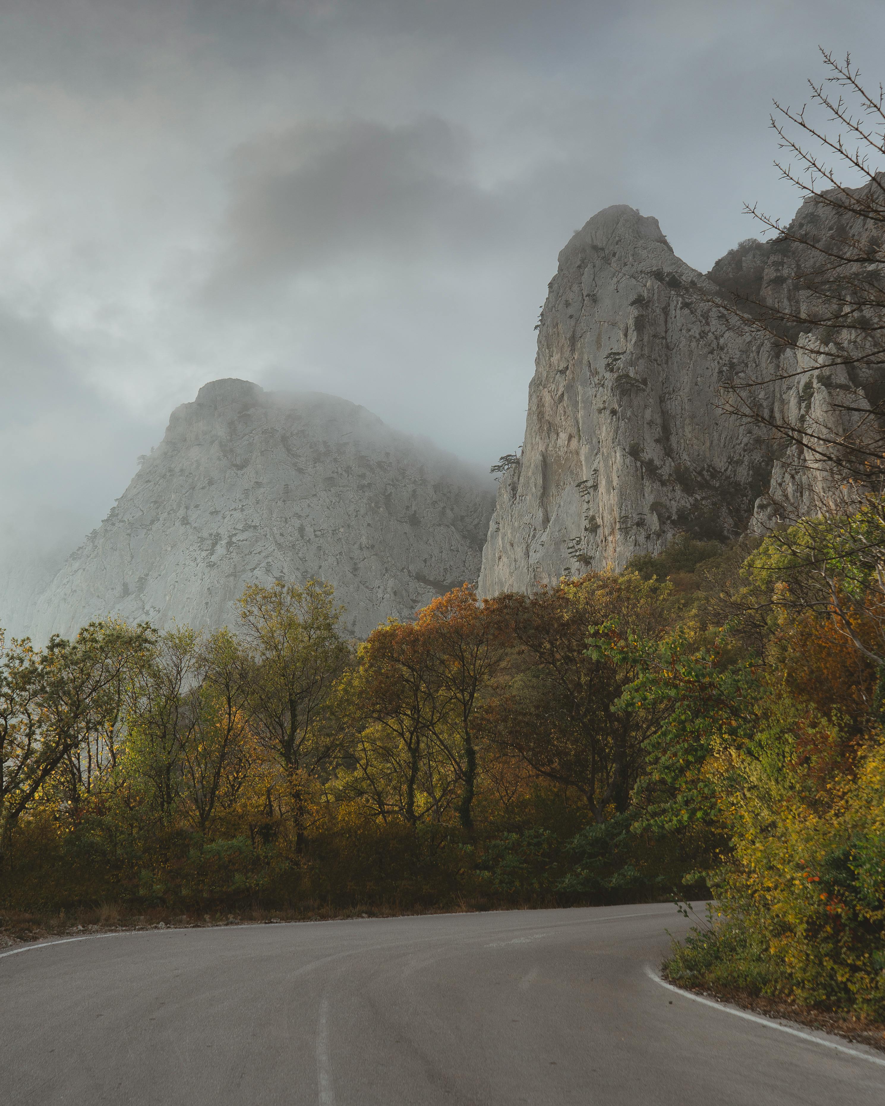 Gray Rock Mountain · Free Stock Photo