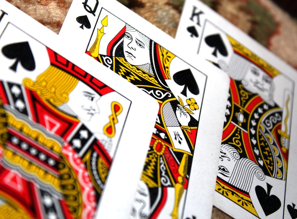 Online Casino: Spielautomaten und Live-Spiele im Überblick