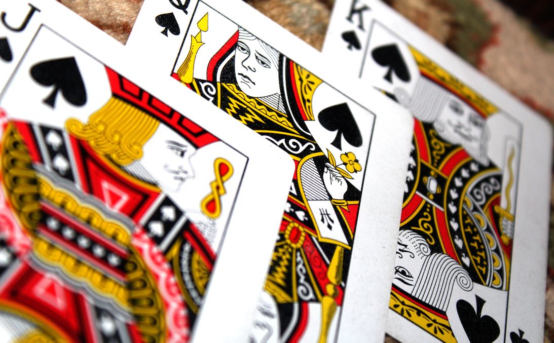 Online Casino: Spielautomaten und Live-Spiele im Überblick