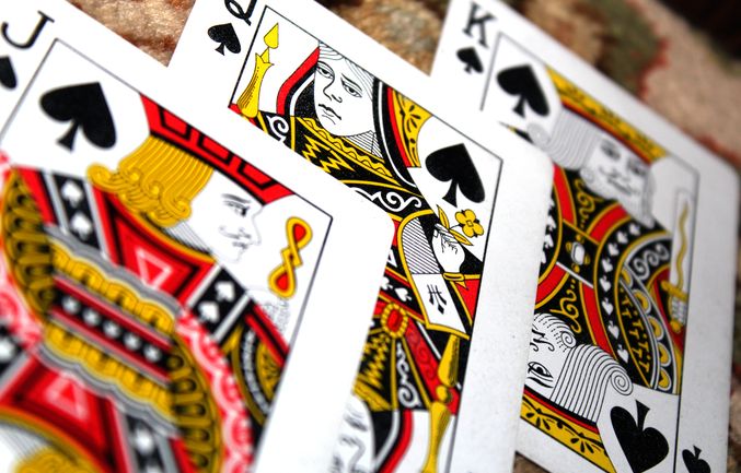 Online Casino: Spielautomaten und Live-Spiele im Überblick