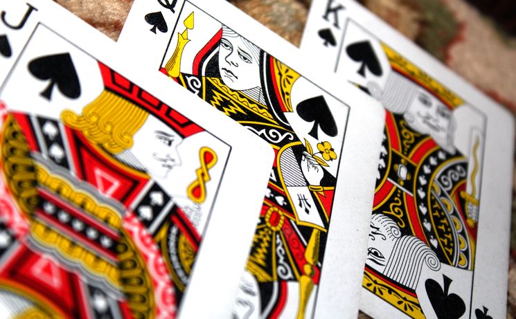 Online Casino: Spielautomaten und Live-Spiele im Überblick
