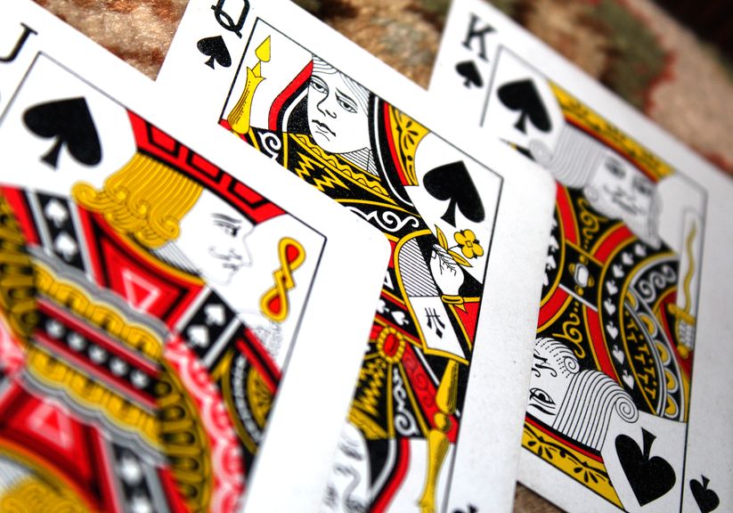 Online Casino: Spielautomaten und Live-Spiele im Überblick