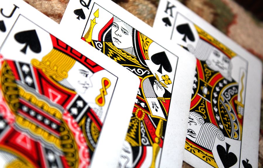 Online Casino: Spielautomaten und Live-Spiele im Überblick