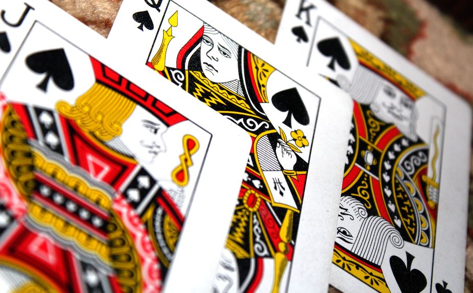 Online Casino: Spielautomaten und Live-Spiele im Überblick