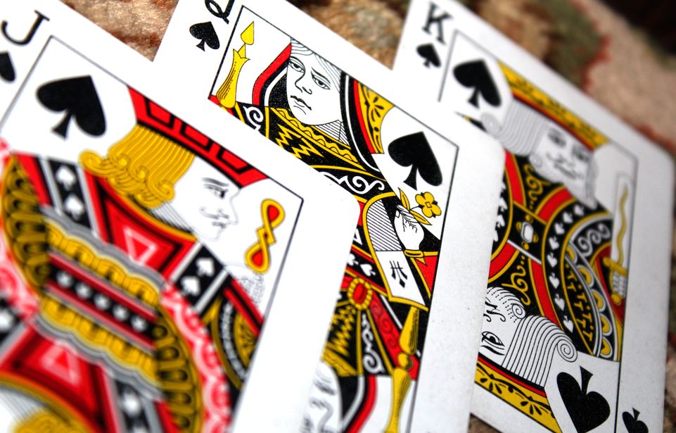 Online Casino: Spielautomaten und Live-Spiele im Überblick