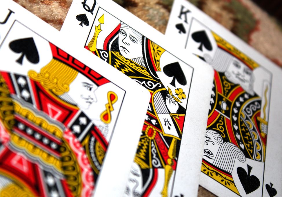 Online Casino: Spielautomaten und Live-Spiele im Überblick