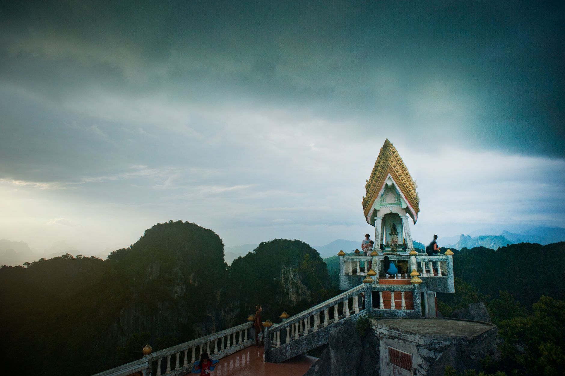 tiger cave temple krabi thailand hilltop steps view