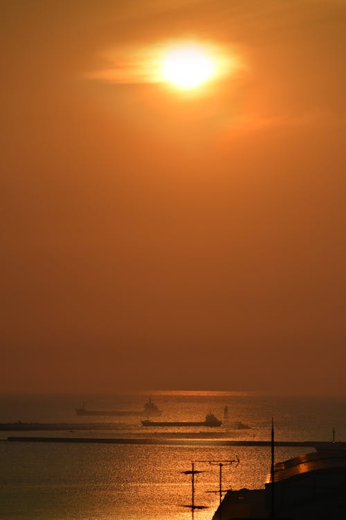 A Picturesque Sunset at Sea