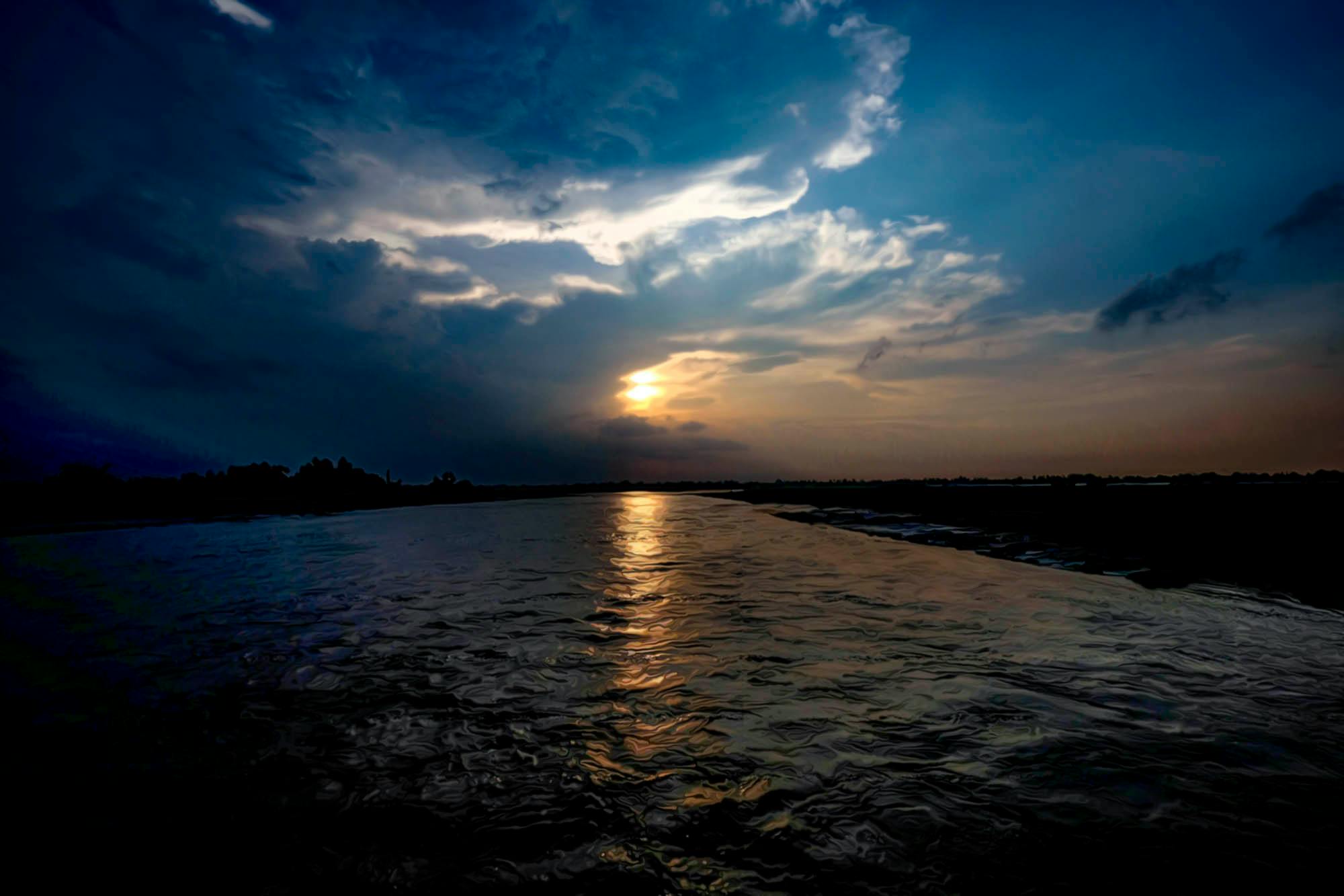 日本の伝統的な温泉旅館の入り口