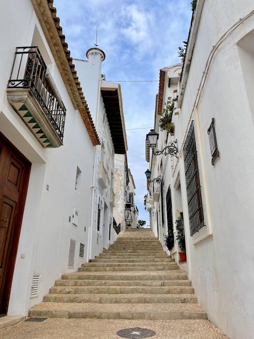 Foto profissional grátis de alameda, balcão, degraus