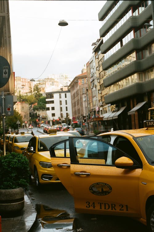 Fotos de stock gratuitas de aparcado, ciudad, edificios