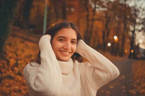 Free A Woman in White Turtleneck Sweater Smiling Stock Photo