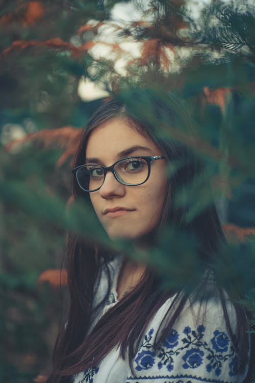 Kostenloses Stock Foto zu bedrucktes hemd, brille, brillen