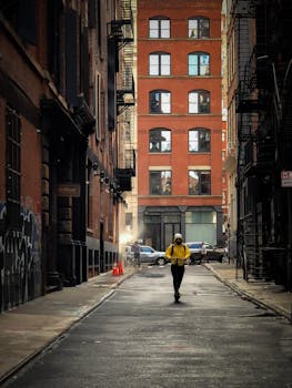 Close call in Shivpuri!  Electric scooter fire near petrol pump averted, highlighting safety concerns.