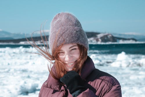 Δωρεάν στοκ φωτογραφιών με γυναίκα, κρύο, λειτουργία πορτρέτου Φωτογραφία από στοκ φωτογραφιών
