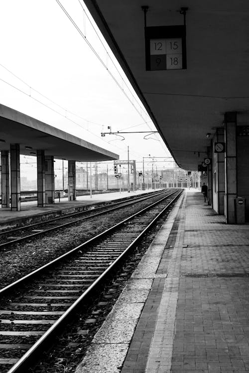Immagine gratuita di bianco e nero, ferrovia, monocromatico