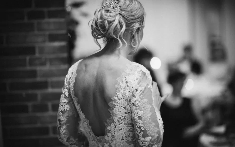 detalle escote halter vestido novia espalda descubierta
