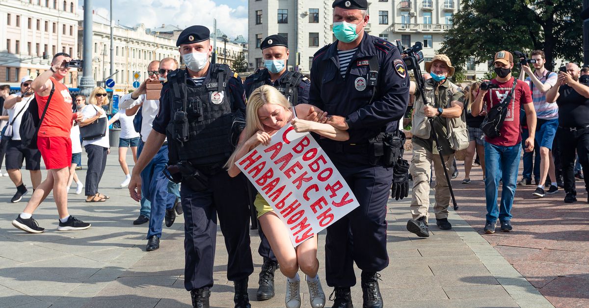 Indijas policija aiztur protestu līderi Deli