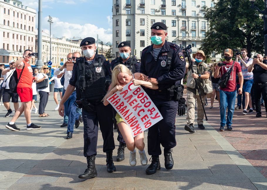 Minneapolis v plamenih: protesti zaradi streljanja, vojska v pripravljenosti