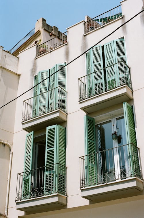 Foto d'estoc gratuïta de balcons, casa de poble, cases adossades