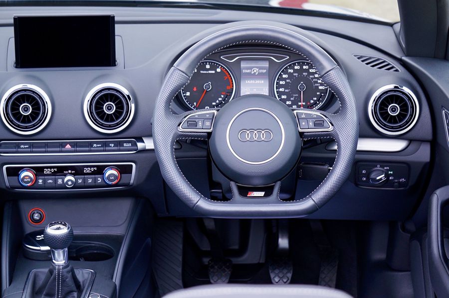 Car infotainment touchscreen and dashboard