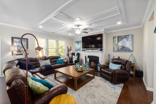 Free Stylish and welcoming living room with modern decor, leather sofas, and elegant furnishings. Stock Photo