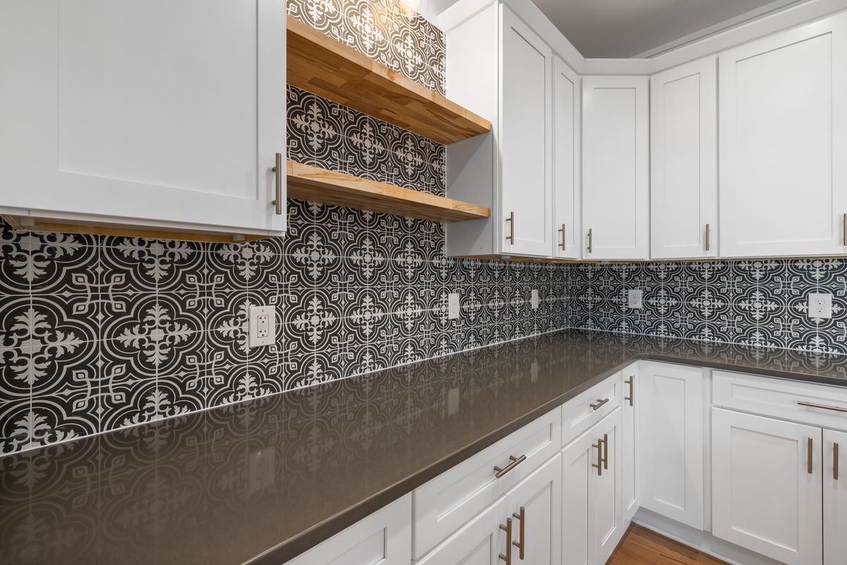 Modern white kitchen cabinets with stylish backsplash