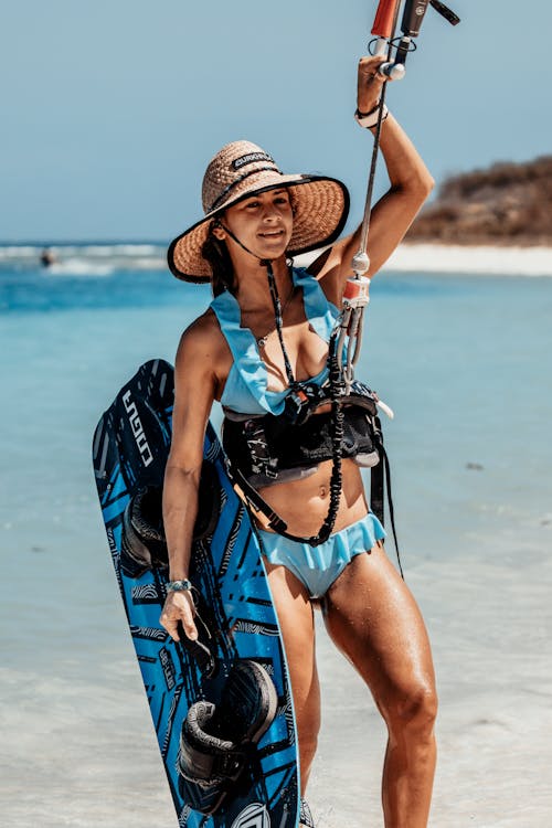 Fotobanka s bezplatnými fotkami na tému bikiny, kitesurfer, kitesurfing