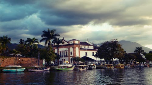 Fotobanka s bezplatnými fotkami na tému paraty