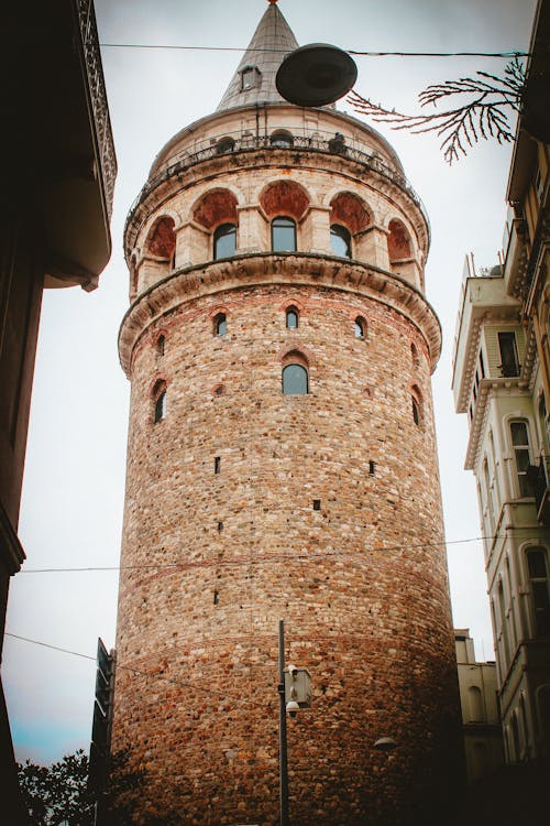 dar açılı çekim, dikey atış, galata kulesi içeren Ücretsiz stok fotoğraf