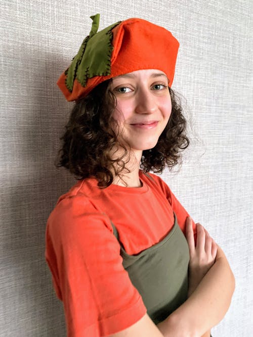 Free stock photo of beret, cabelos cacheados, orange color Stock Photo