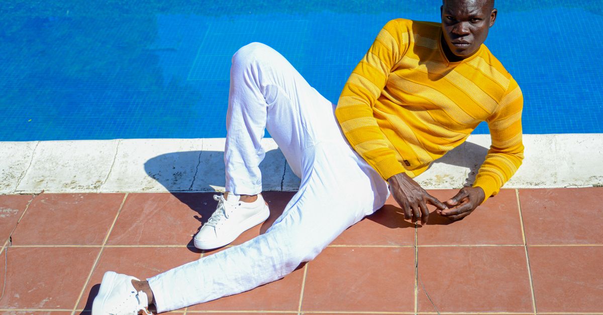 Cómo combinar colores en tus atuendos masculinos