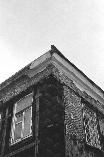 Monochrome image of a vintage building corner in Moscow showcasing architectural details.
