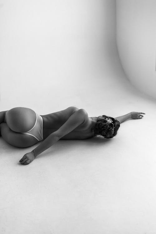 Free Nude Woman Lying on Side Stock Photo