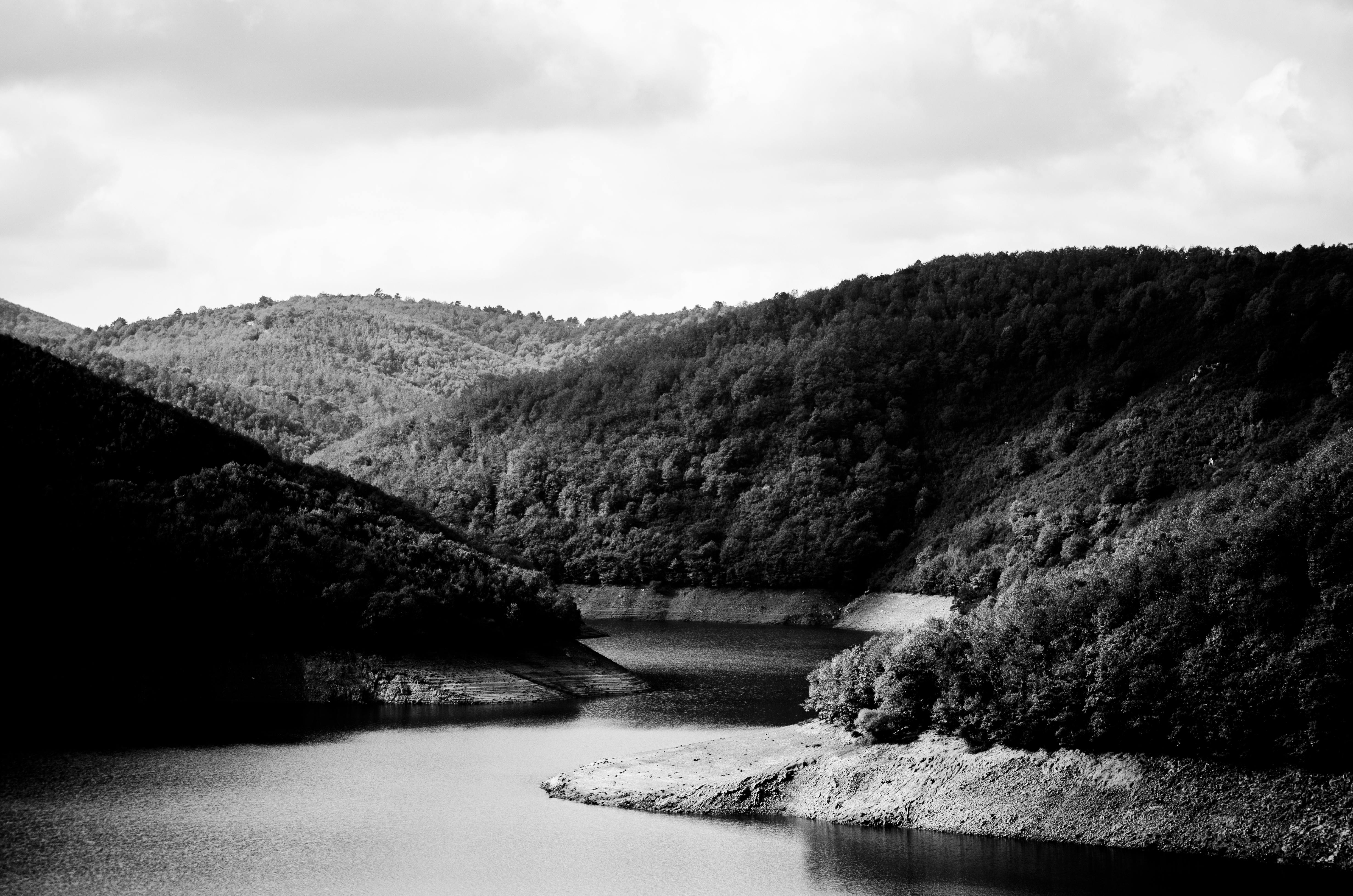 <b>Keindahan Alam Purwakarta: Dari Gunung Hingga Waduk</b><b/>