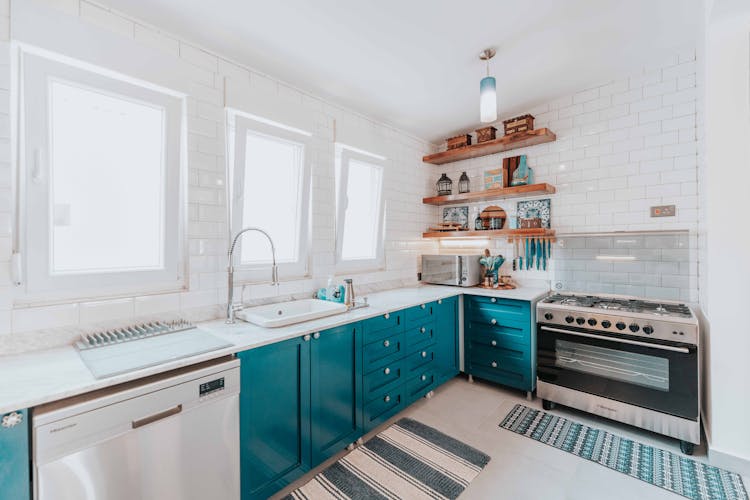 Contemporary Kitchen Design With Blue Cabinets 