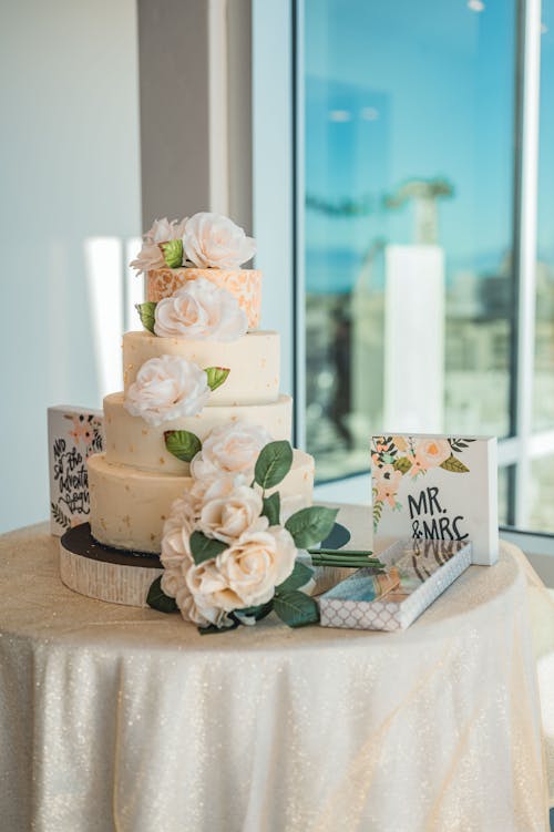 Wedding Cake With Roses