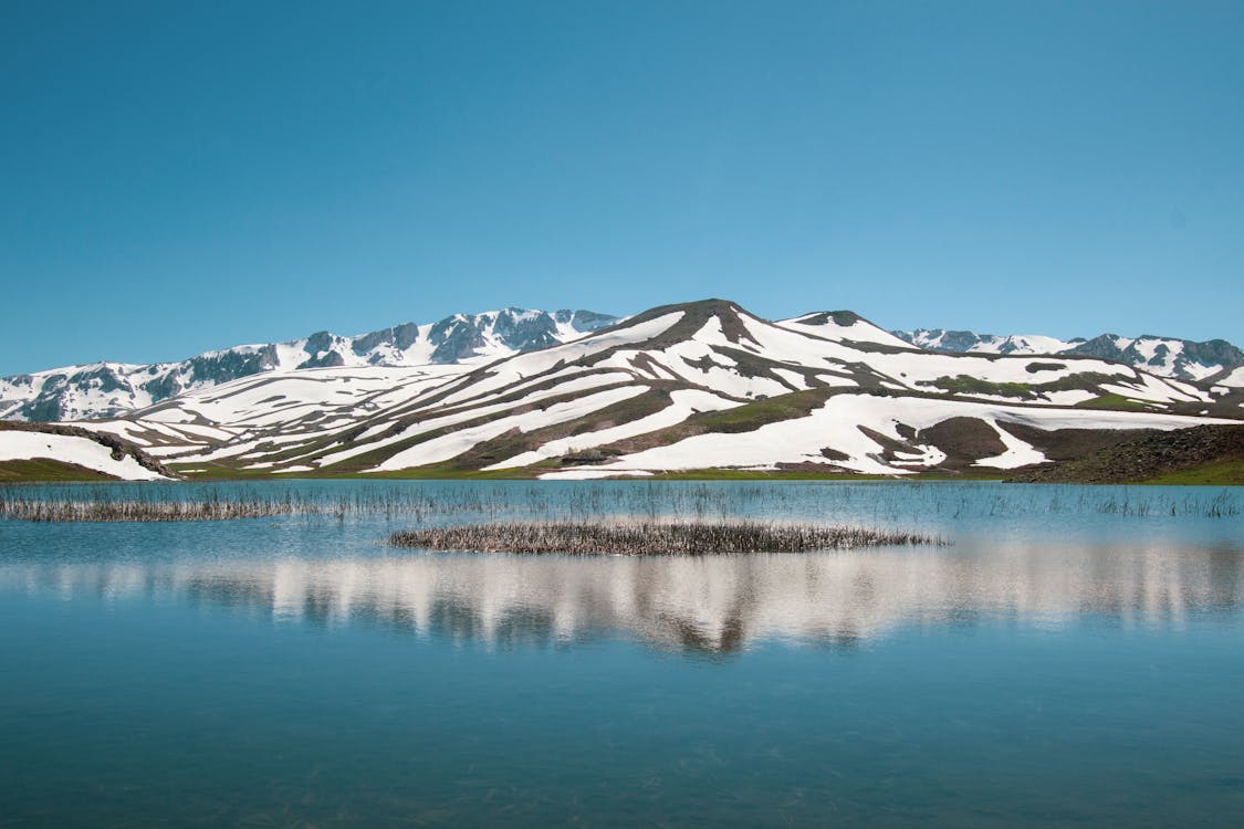 Fotos de stock gratuitas de cielo azul, cubierto de nieve, escénico